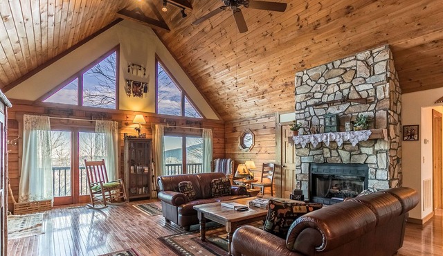 Meagan's Loft - Seven Devils! GREAT views, Game Room,