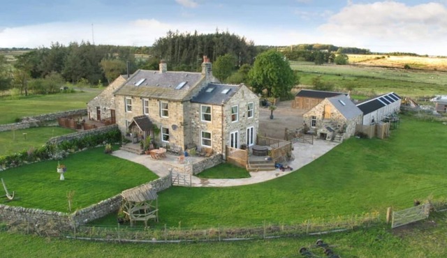 Meagill farmhouse, hot tub, bbq hut, sauna