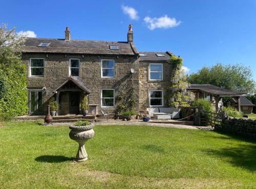 Meagill farmhouse-hot tub country