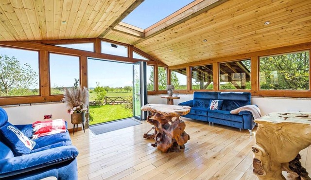 Meagill Farmhouse-hot tub Country