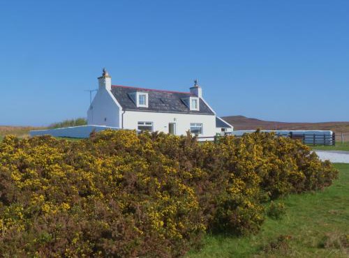 Meall Dubh - coastal cottage with stunning views