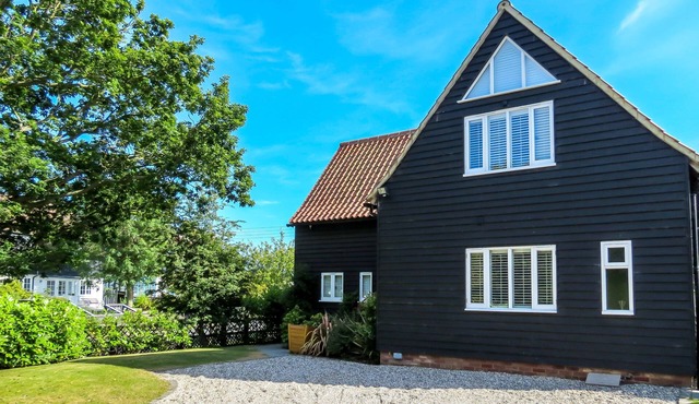 Meare House - sleeps 10 guests in 4 bedrooms