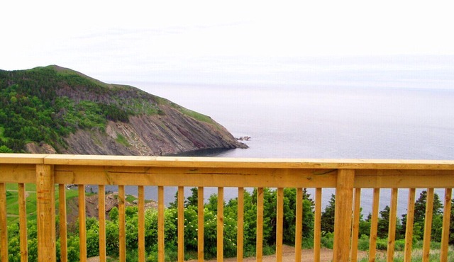 (Meat Cove)Hines Ocean View Lodge