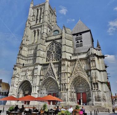 MEAUX Rdc Centre Vue CATHEDRALE