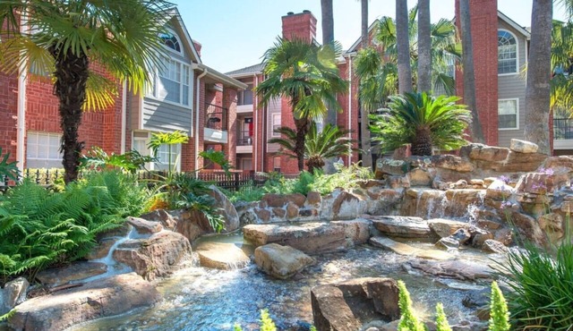 Med Center Charm: 2BR Haven