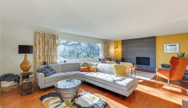 Medford Vacation Rental w/En-Suite Bathrooms!