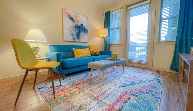 Medical Center 1bd 1ba w/king - Luxury "Big Bend" *Monthly/Weekly Discounts*