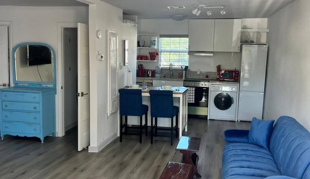 Medical center/Downtown 1/1 Bed efficiency second floor