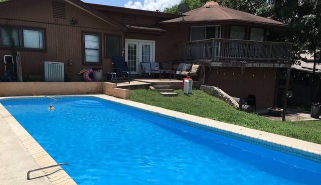 Medical Center House with swimming pool