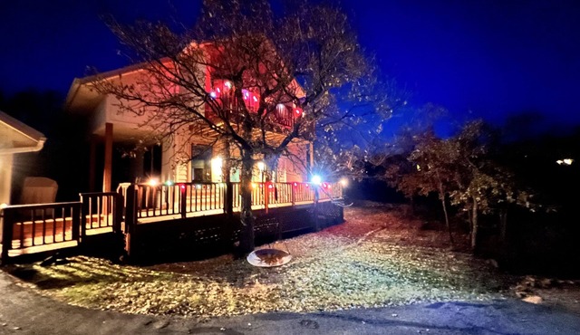 Medicine Park Mountain Top Cabin-Hot Tub-sleep 11