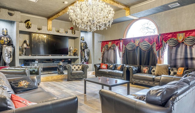 Medieval-Themed Castle < 10 Mi to Shirley Beach!