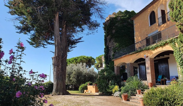 Medieval Towewr@villa by the sea Barcelona