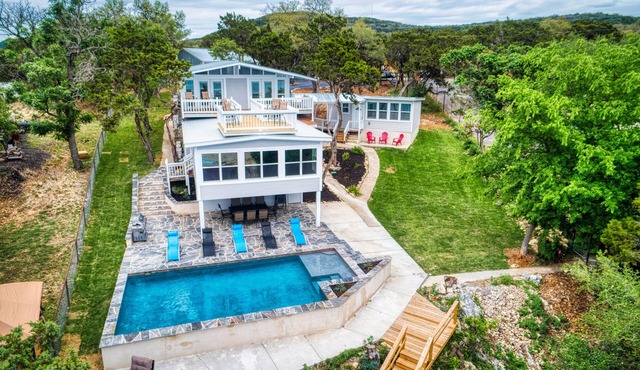 Medina Lake Getaway - Pool with Lakefront Views