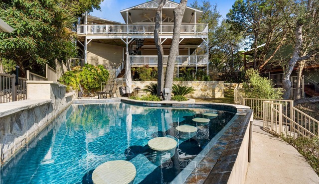 Medina Lake Villa - Stunning Lakeviews, Waterfront Access & Pool