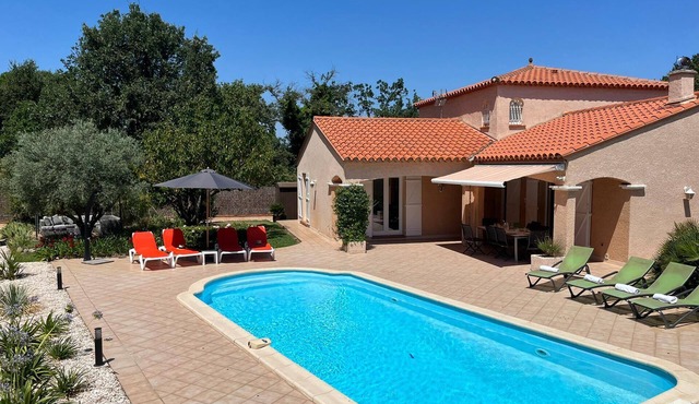 Mediterranean villa with private heated pool and boules court, sea and lake 12km away
