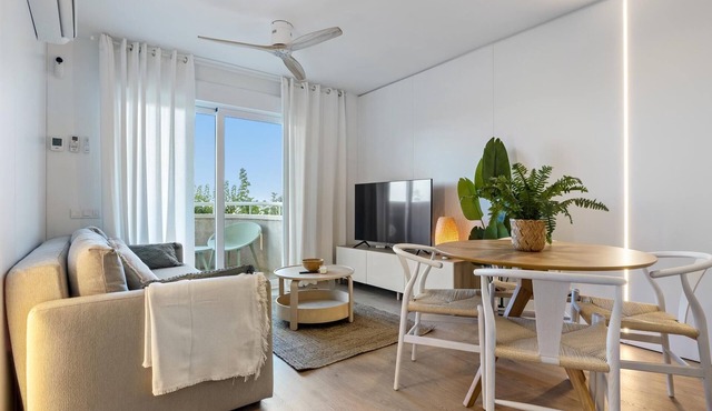 Mediterranean apartment 400m La Pineda beach