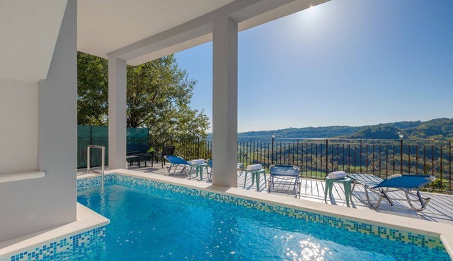 Mediterranean apartment with panoramic views, pool, private parking, barbecue