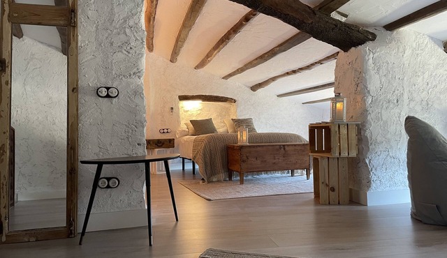 Mediterranean country house, total nature and close to the beach. We speak German.