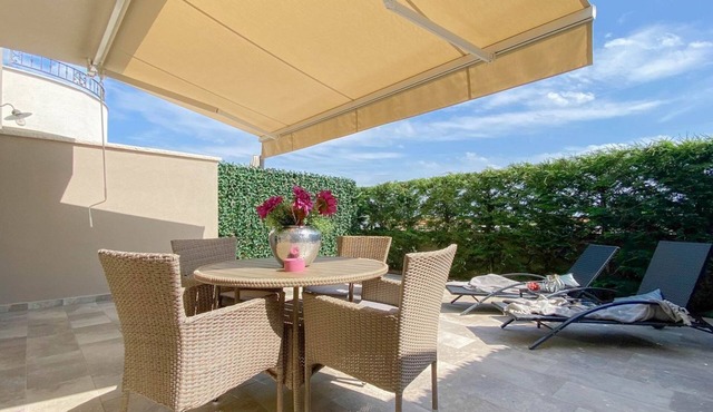 Mediterranean flat with private terrace, sun loungers, private car park, WiFi