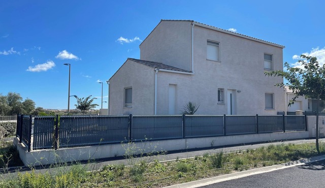 Mediterranean getaway: spacious house with pool, close to beaches