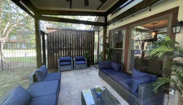 Mediterranean home close to Houston and the Ocean