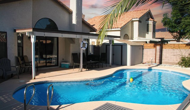 Mediterranean House with Large Pool & Patio 10 min to strip & 5 min to Airport