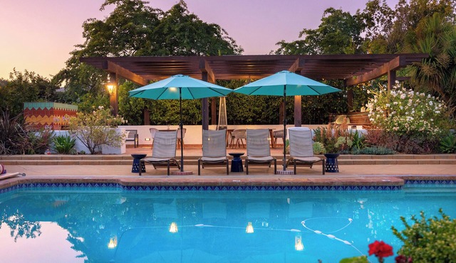 Mediterranean Retreat, Walking Distance to Town