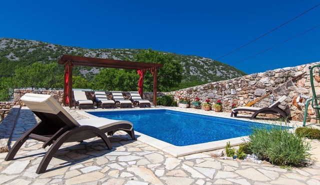 Mediterranean stone villa with sauna, private pool, 8 air conditioning units, barbecue - dog-friendly