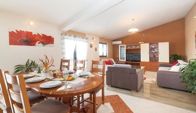 Mediterranean Stylish Villa with Pool in Kastel Stari - Six Bedroom Villa with Pool