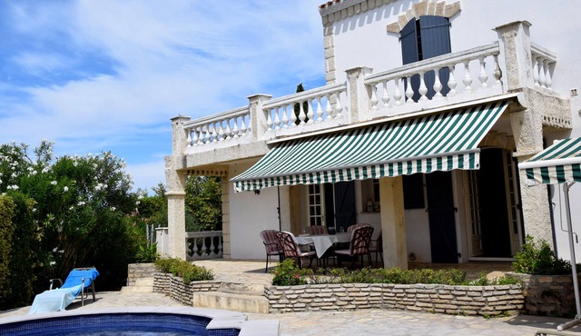 Mediterranean-style Holiday Villa Rental with Private Pezenas Pool, South France