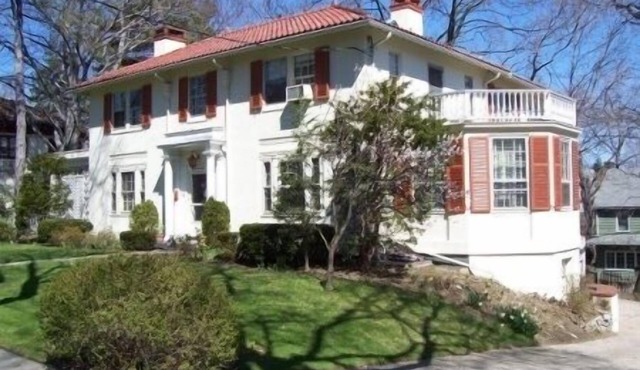 Mediterranean Style in Quiet Neighborhood