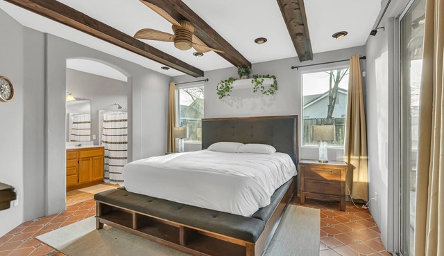 Mediterranean Style Modern House - 5 mins From Airport & Downtown