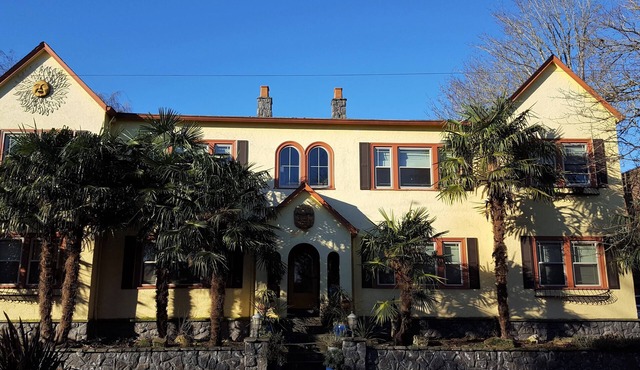 MEDITERRANEAN URBAN VILLA