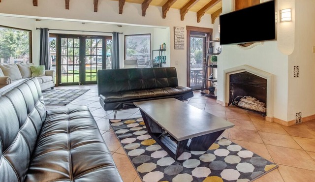 Mediterranean Villa in Fort Lauderdale - 5 Min from Beach!
