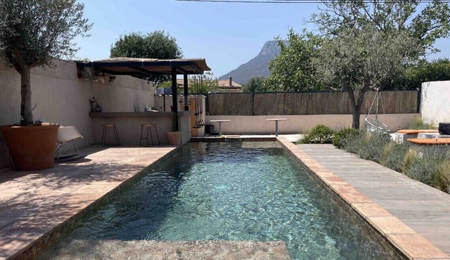Mediterranean villa, swimming pool and pétanque court