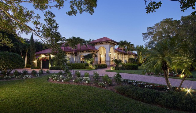 Mediterranean Villa in the heart of Naples! Location & Luxury!