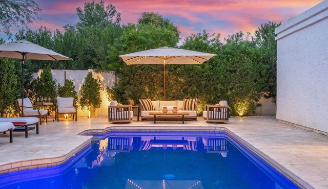 ☀️🏌️Mediterranean Villa! HEATED POOL! 2 King Suites, Casita & 8 Person Spa!