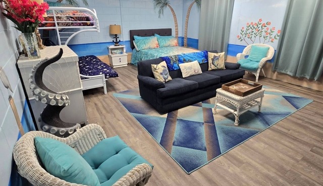Medley Manor Resort Sleeps over 65 , it has 7 Large bathrooms & NEW game room!