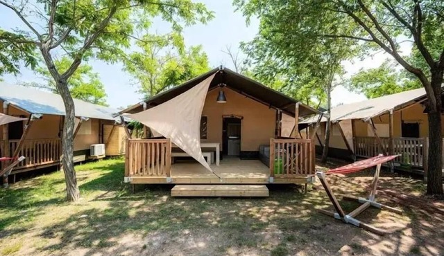 Medrose Camping by Villatent - Villatent Outback - 5 people