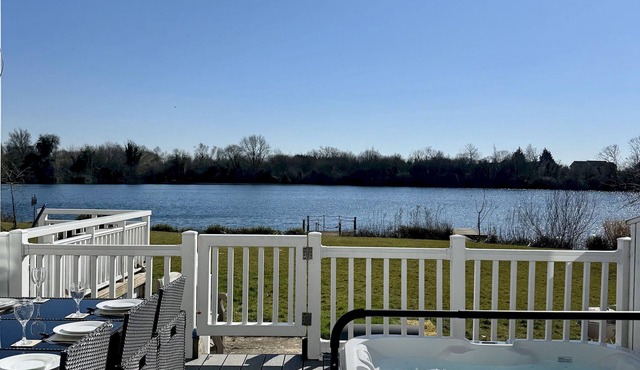 Medway Hot Tub Lodge