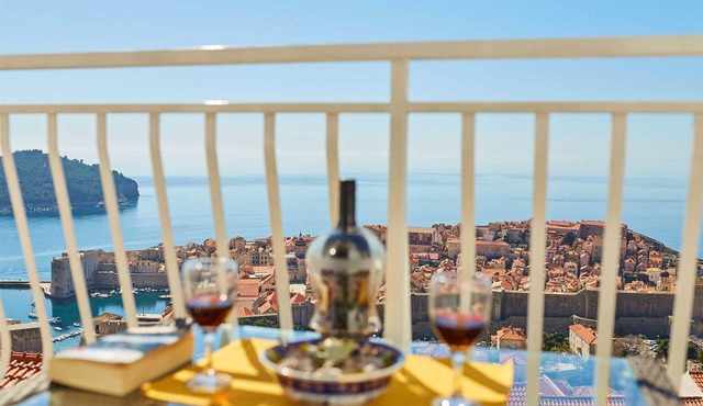 Medzalin double room with balcony and sea view