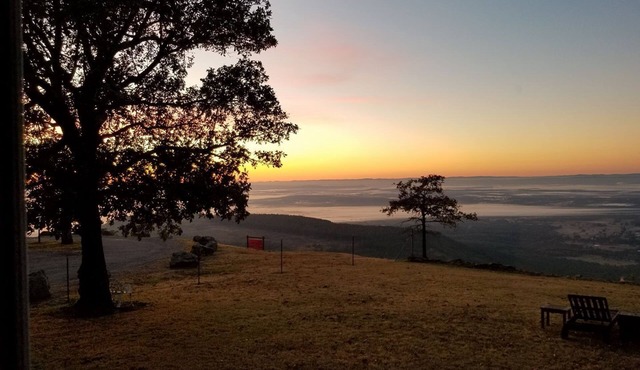Meek's Mountaintop Retreat - Mt Nebo State Park - Sunrise Point - Historic Home