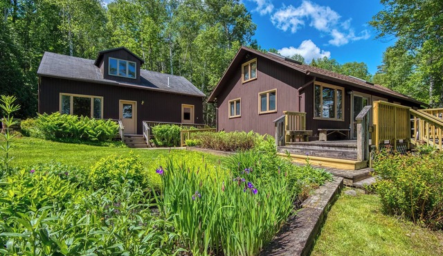 Meerman Camp - PRIVATE Rangeley Lake waterfront cottage, with a small beach!