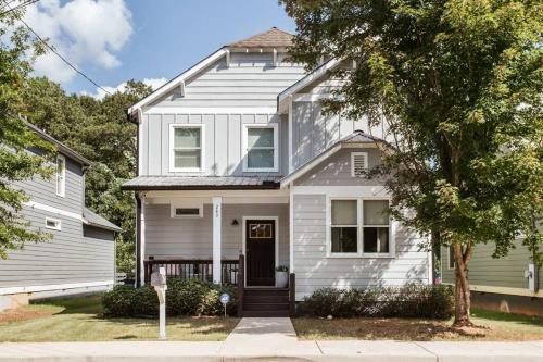 Meet Me in Athens I Beautiful 4-Bdrm House I 1 Mile to DT and Mins to UGA