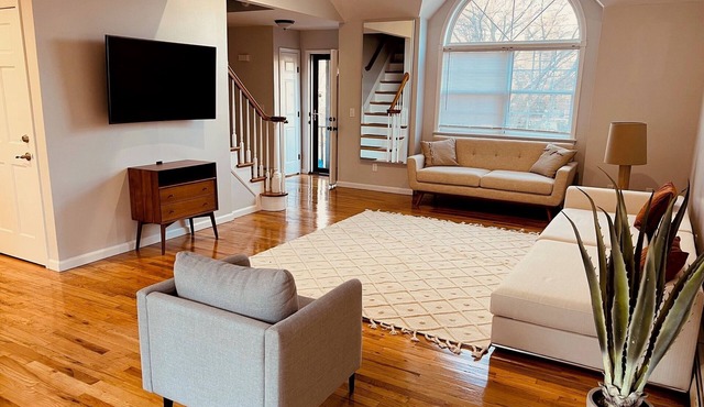 Meets Modern Comfort in This 3-Bedroom Long Island Sound Retreat