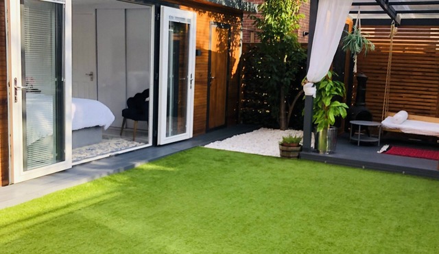 Meezee Pearl Double Bedroom Lodge with free parking