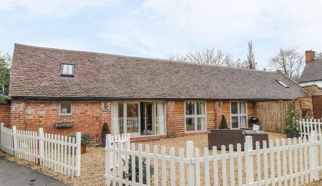MEGS COTTAGE, family friendly, luxury holiday cottage in Tiddington