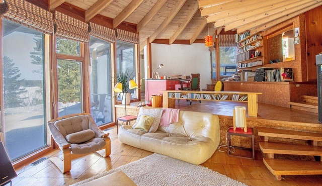 Meisel House - Four Bedroom Cottage, Sleeps 10
