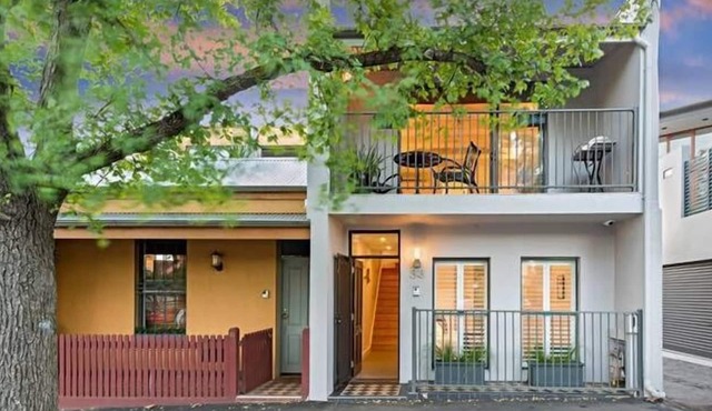 Meko - Luxury Carlton House in Melbourne golden inner city