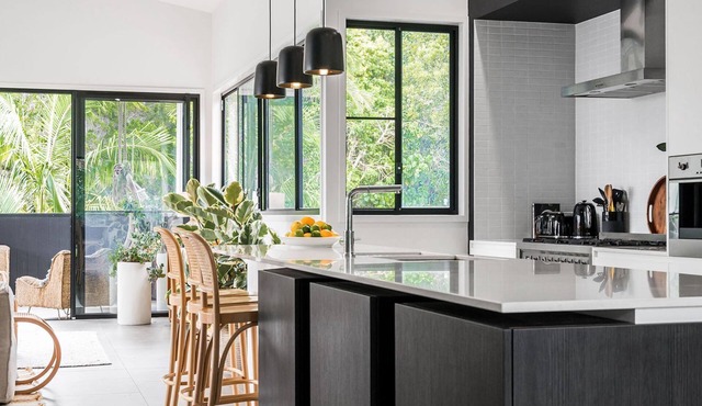 Melaleuca - luxury 4BR retreat with pool